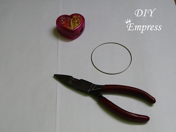 How to make DIY heart shaped hoop earrings from old metallic bangles